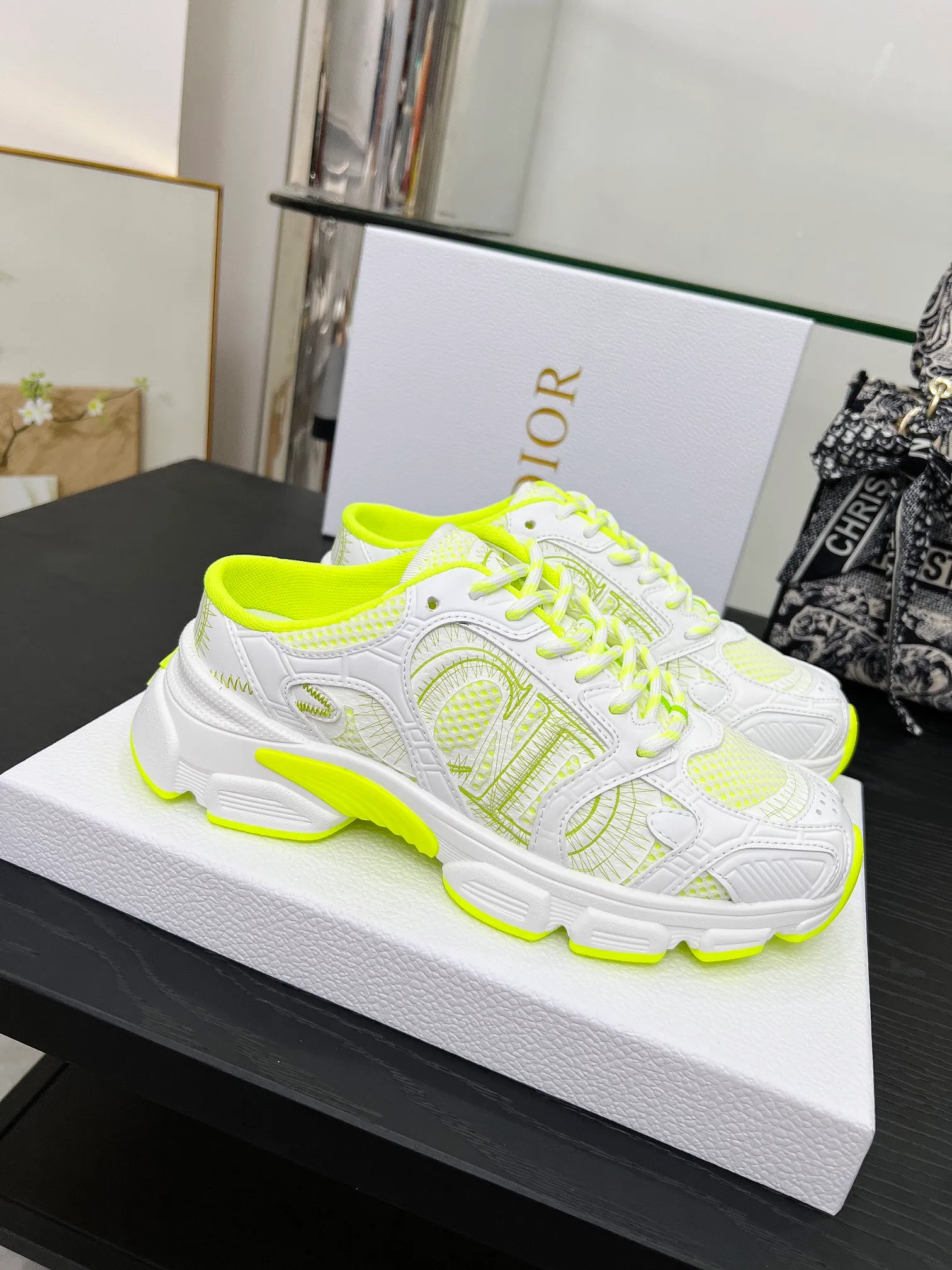 p560🐮🐮This Dior Chrono sports half slipper reinterprets running shoes with Dior's haute couture style. Gray mesh fabric is paired with tonal suede calfskin panels, the CD logo on the side, the star patch on the tongue and the Dior logo on the heel, all in classic fine detail. Featuring two-tone laces and a lightweight sole with star graphics, they can be worn year-round. Size: Women’s size 35-41 (35/42 can be customized) Men’s size 40-46 (men’s version is being printed) Color: 12 colors available